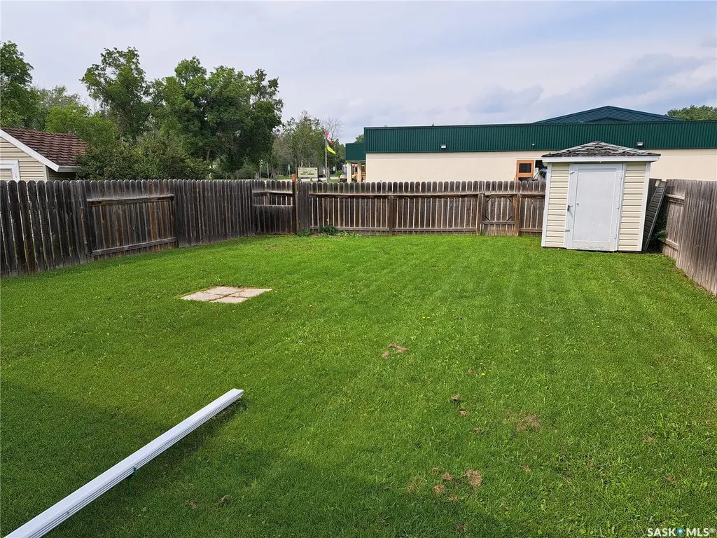 1305 Park Avenue Weyburn SK S4H 0K7