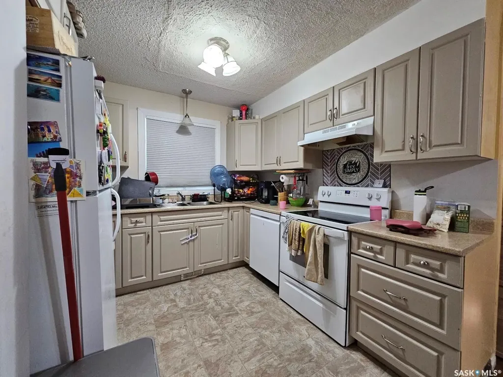 8998 Panton Avenue North Battleford SK S9A 3J9