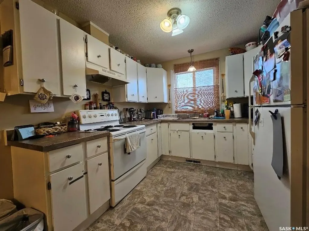 8998 Panton Avenue North Battleford SK S9A 3J9