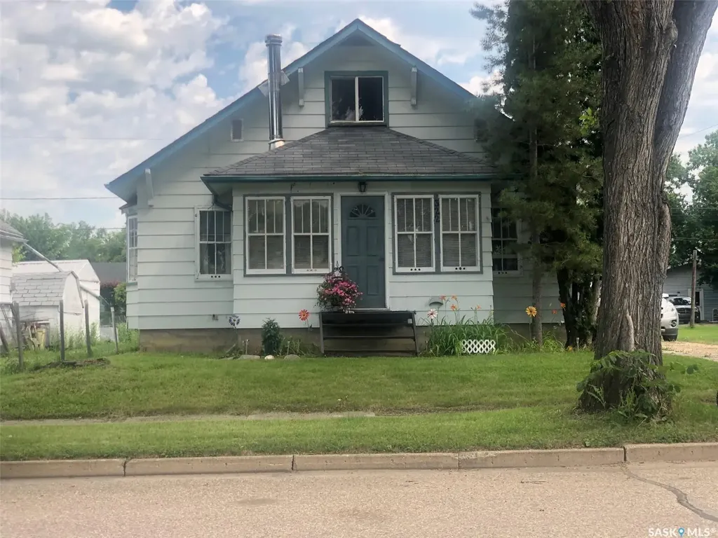 322 5th Avenue E Canora SK S0A 0L0
