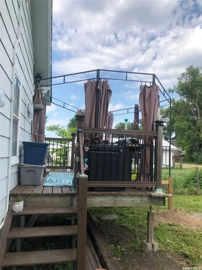 322 5th Avenue E Canora SK S0A 0L0