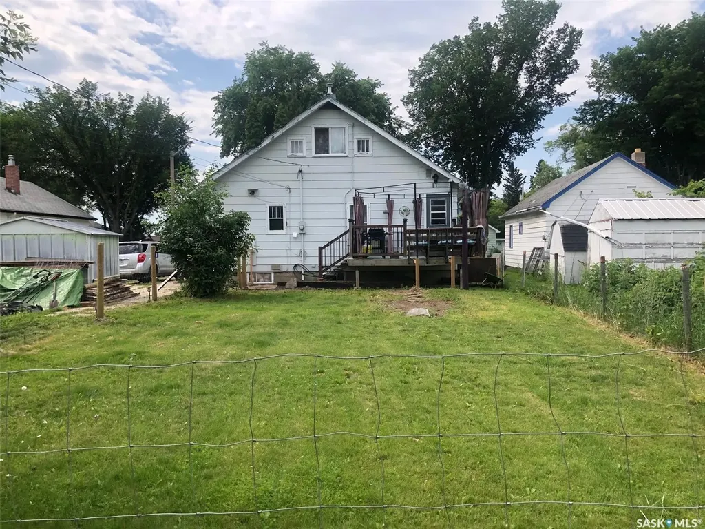 322 5th Avenue E Canora SK S0A 0L0