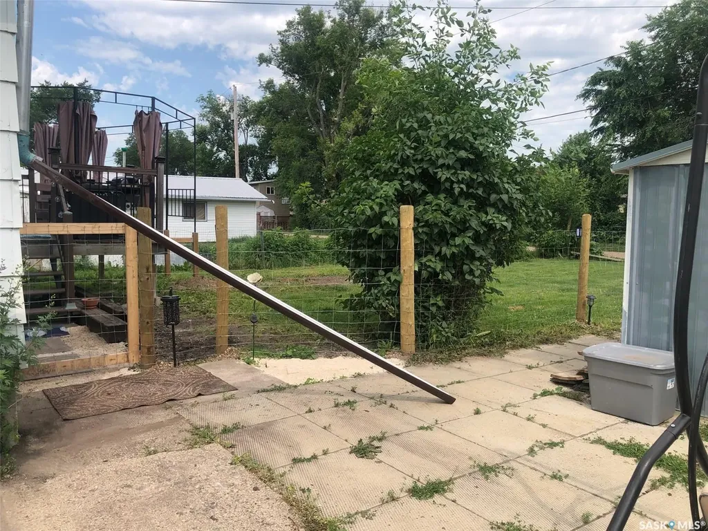 322 5th Avenue E Canora SK S0A 0L0