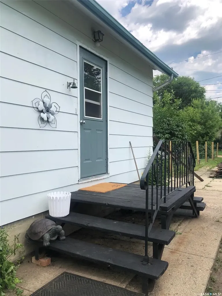 322 5th Avenue E Canora SK S0A 0L0