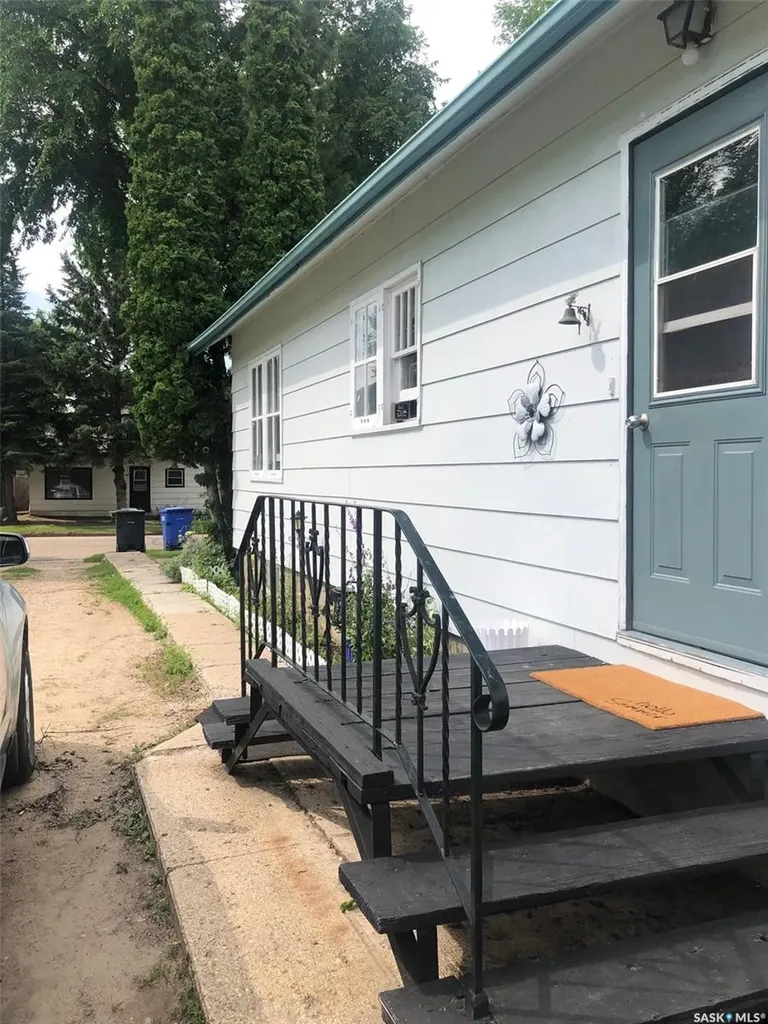 322 5th Avenue E Canora SK S0A 0L0