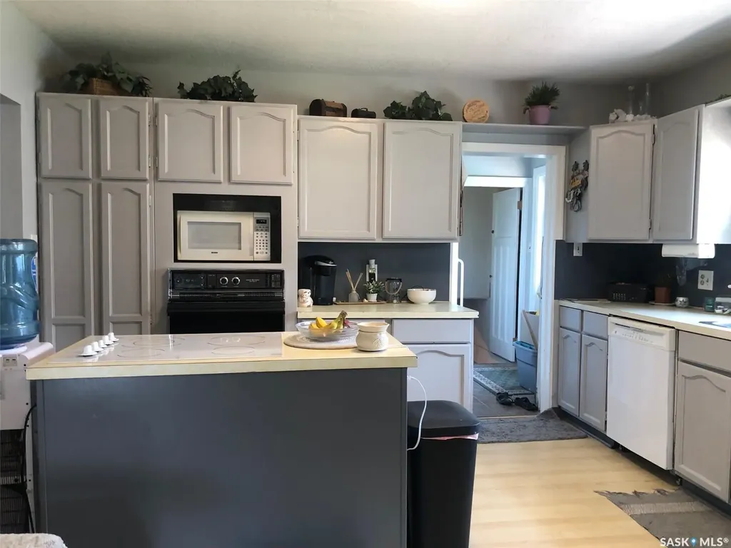 322 5th Avenue E Canora SK S0A 0L0