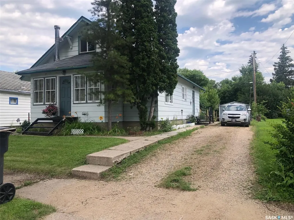 322 5th Avenue E Canora SK S0A 0L0