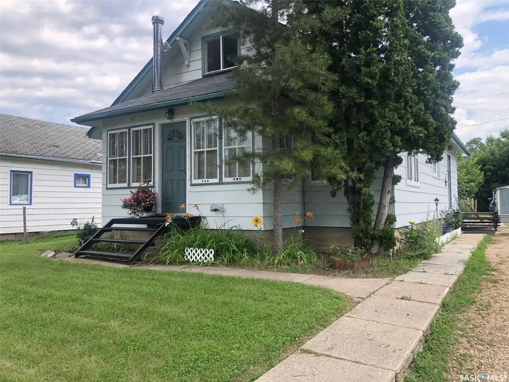 322 5th Avenue E Canora SK S0A 0L0