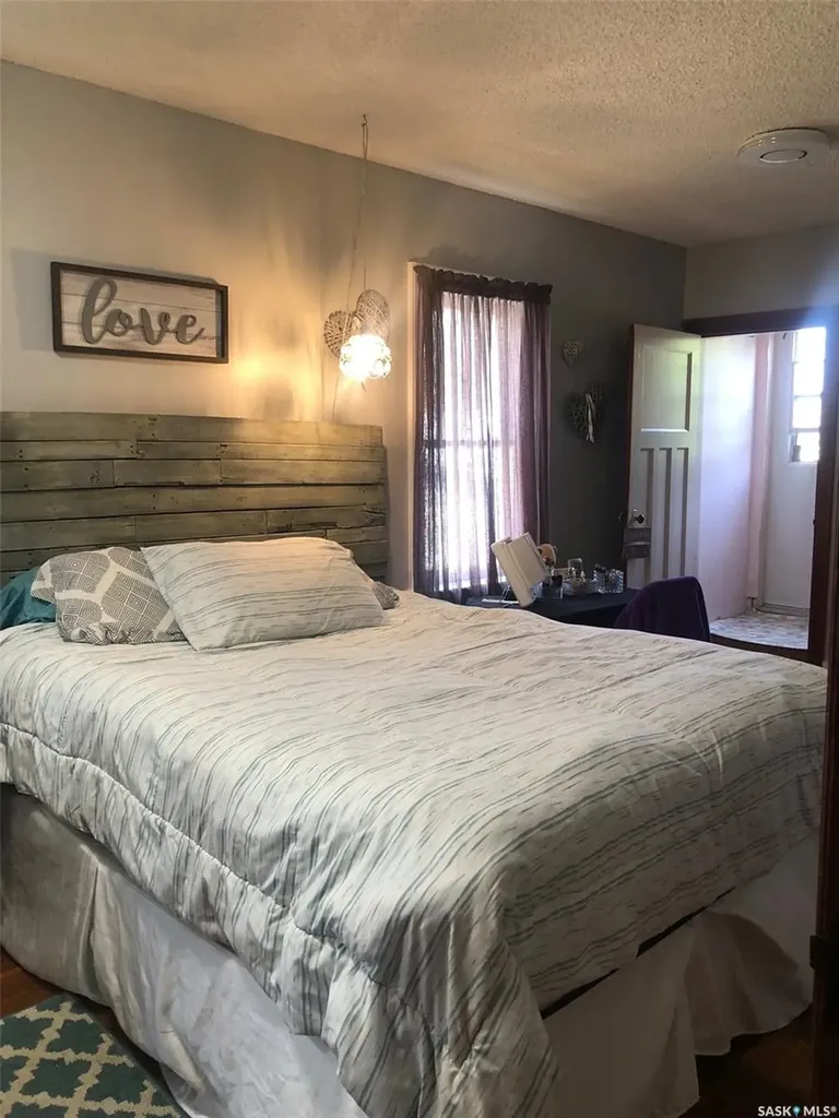 322 5th Avenue E Canora SK S0A 0L0