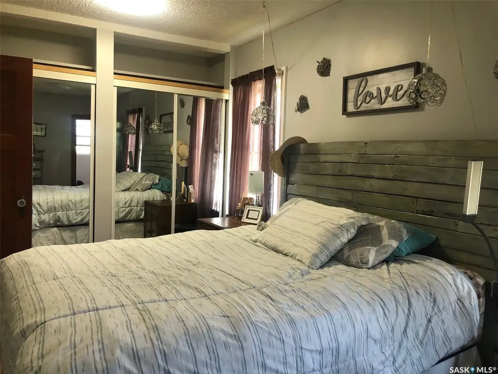 322 5th Avenue E Canora SK S0A 0L0