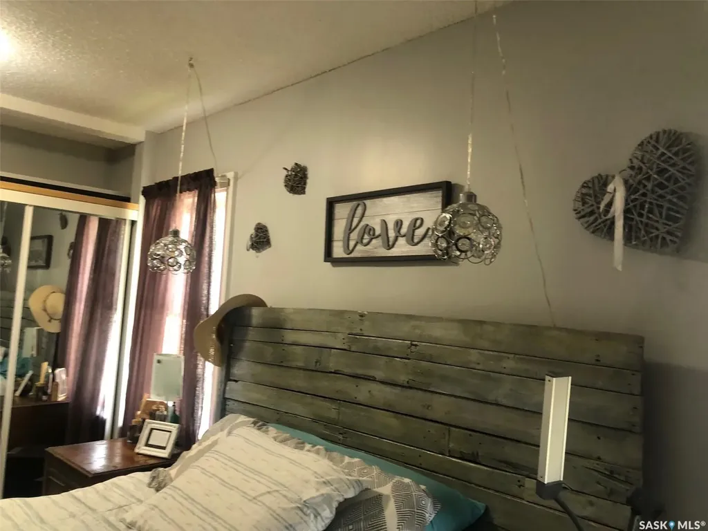 322 5th Avenue E Canora SK S0A 0L0