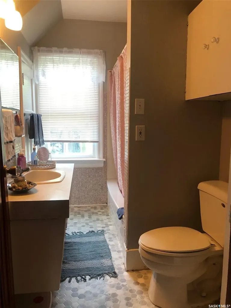 322 5th Avenue E Canora SK S0A 0L0