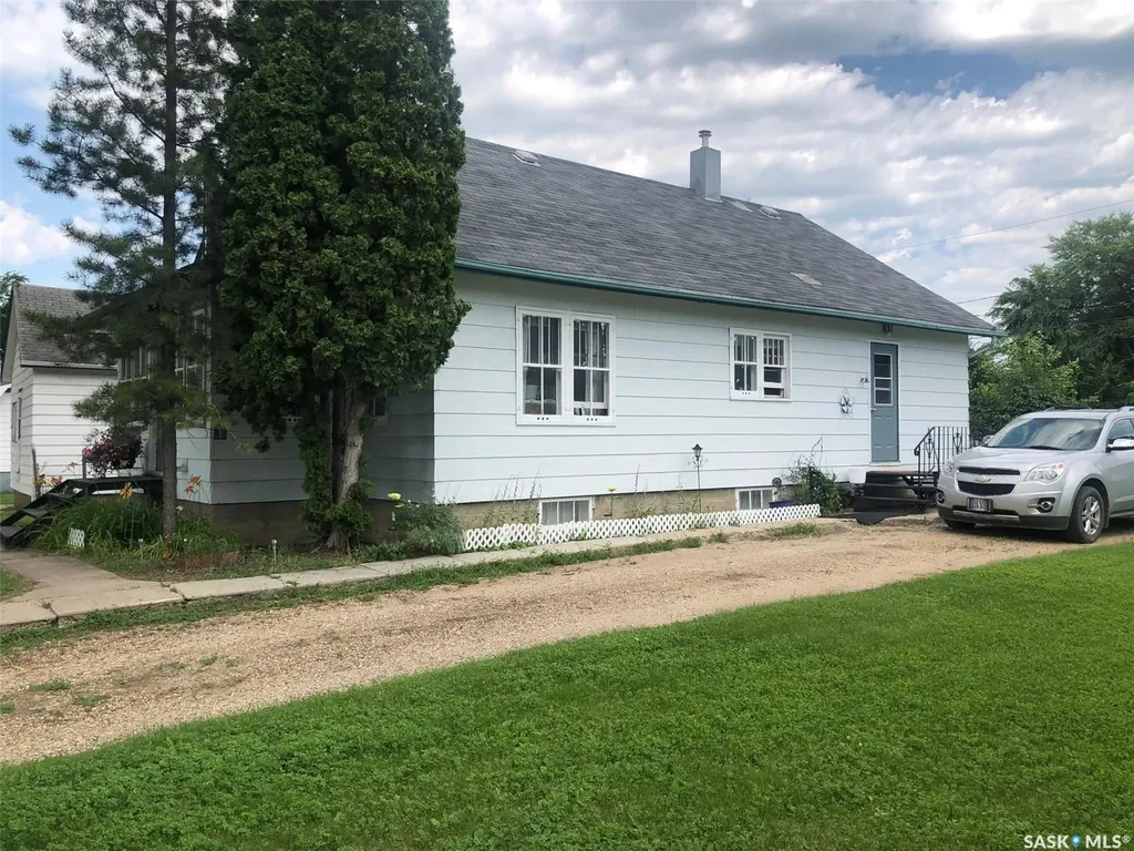 322 5th Avenue E Canora SK S0A 0L0
