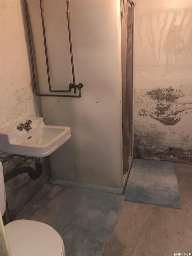 322 5th Avenue E Canora SK S0A 0L0