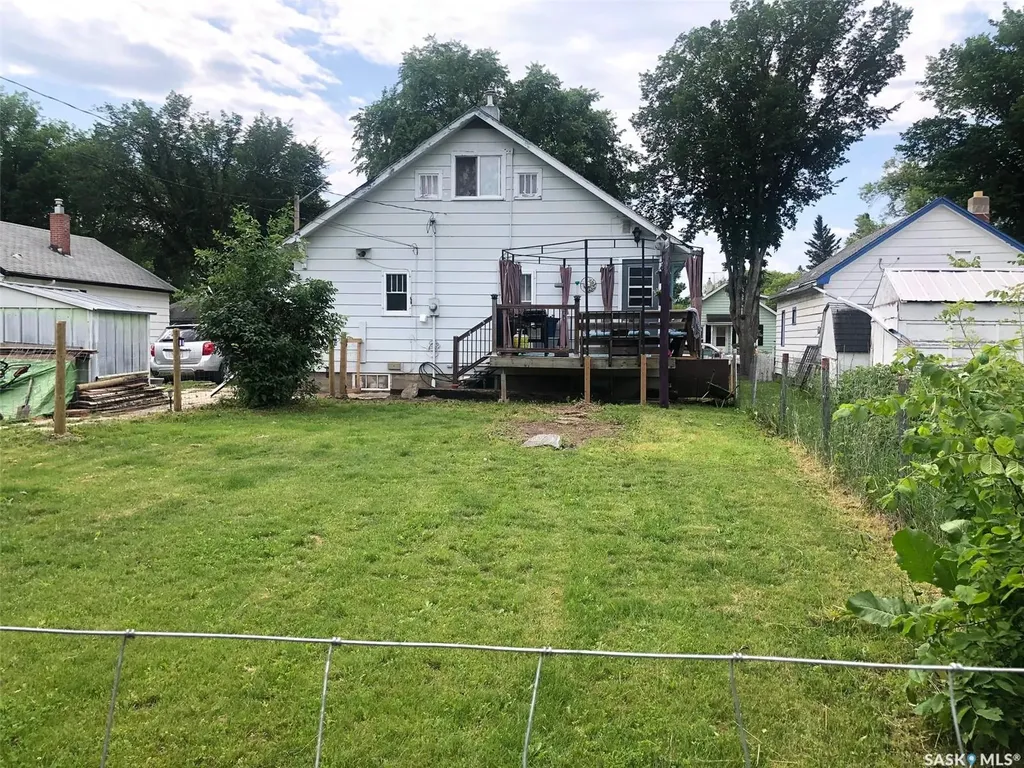 322 5th Avenue E Canora SK S0A 0L0