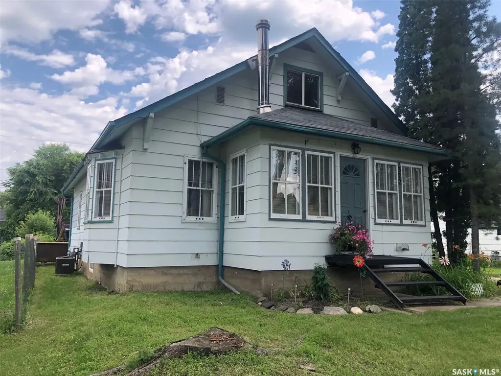 322 5th Avenue E Canora SK S0A 0L0
