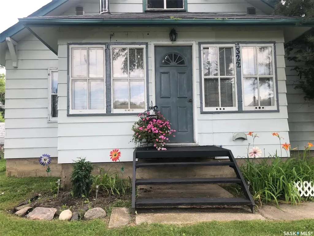 322 5th Avenue E Canora SK S0A 0L0