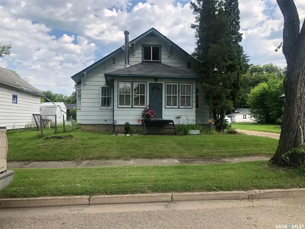 322 5th Avenue E Canora SK S0A 0L0
