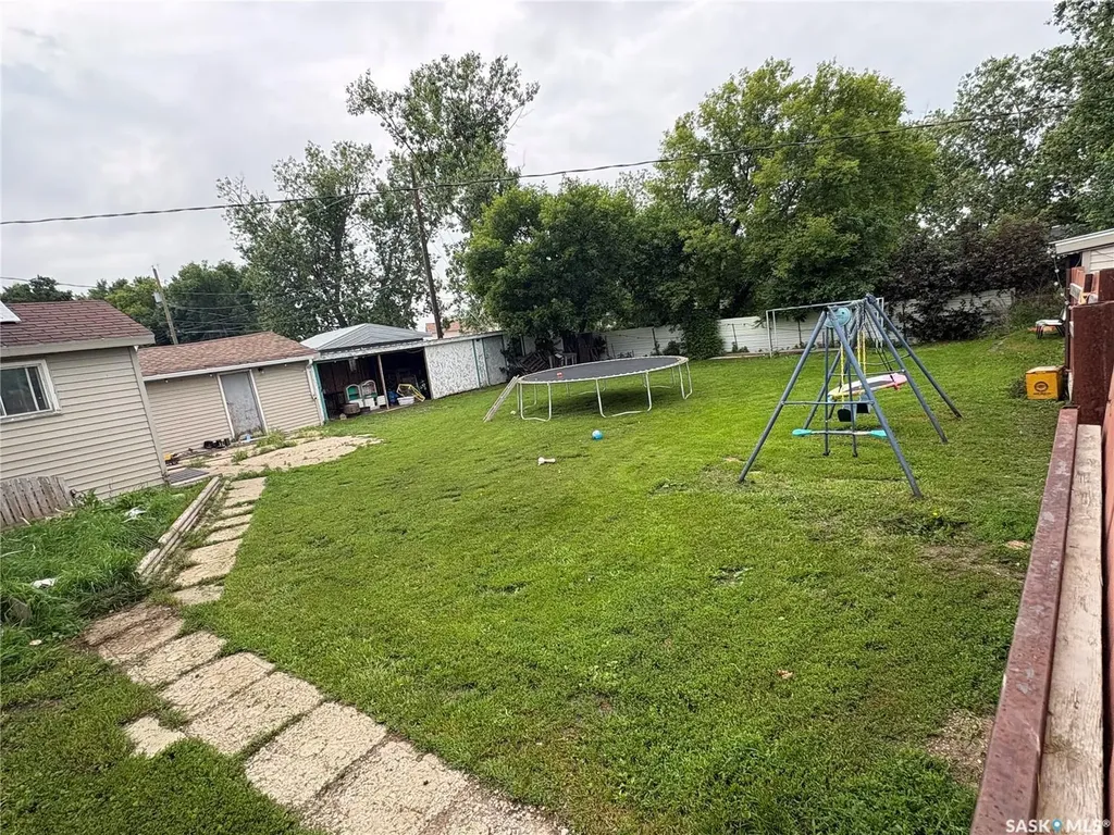231 Eisenhower Street Midale SK S0C 1S0