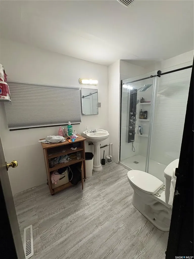 231 Eisenhower Street Midale SK S0C 1S0