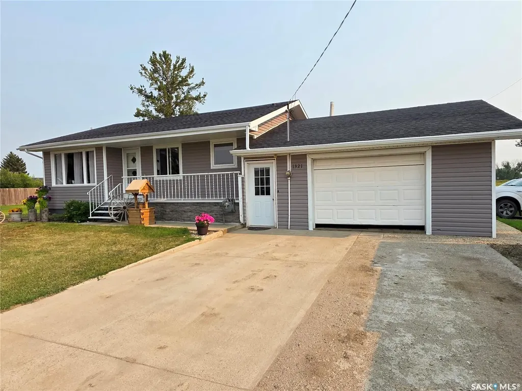 1321 Herbert Avenue Herbert SK S0H 2A0