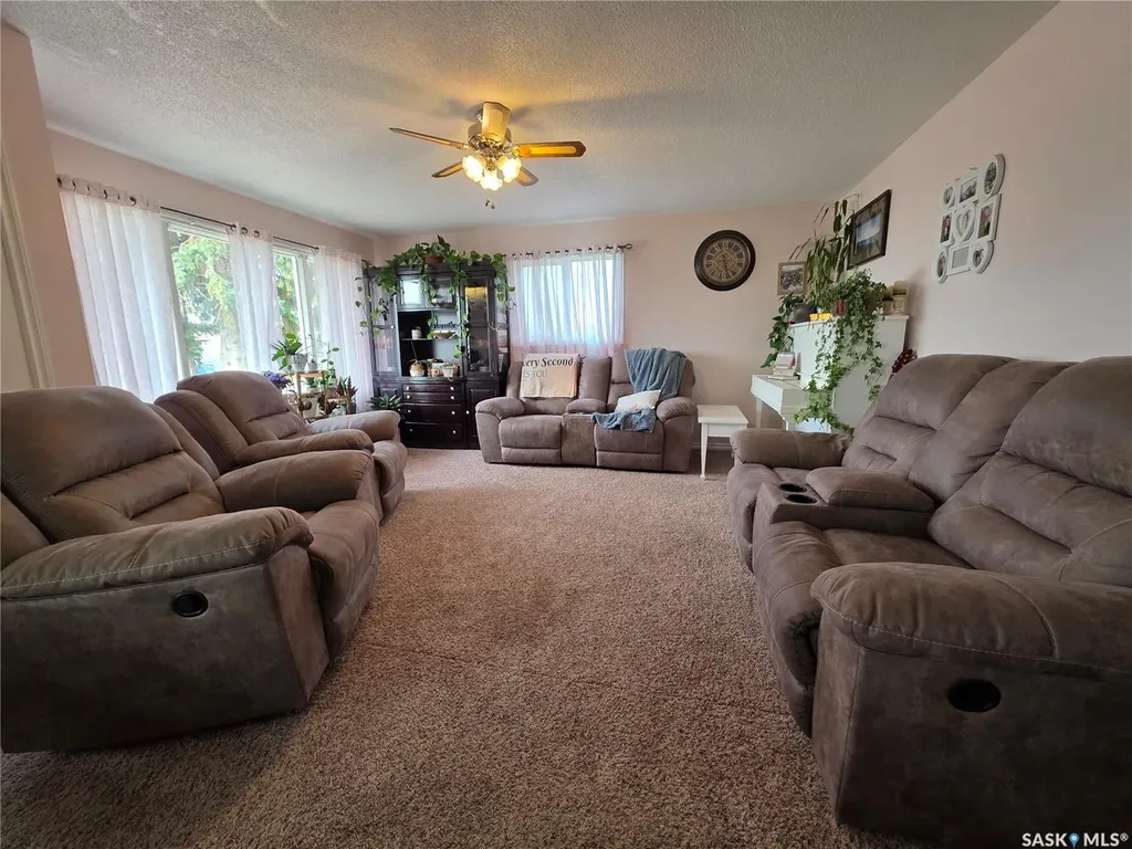 1321 Herbert Avenue Herbert SK S0H 2A0
