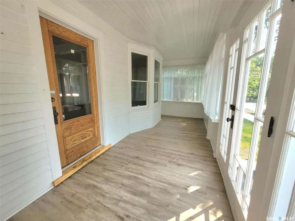 1069 Clifton Avenue Moose Jaw SK S6H 3L3