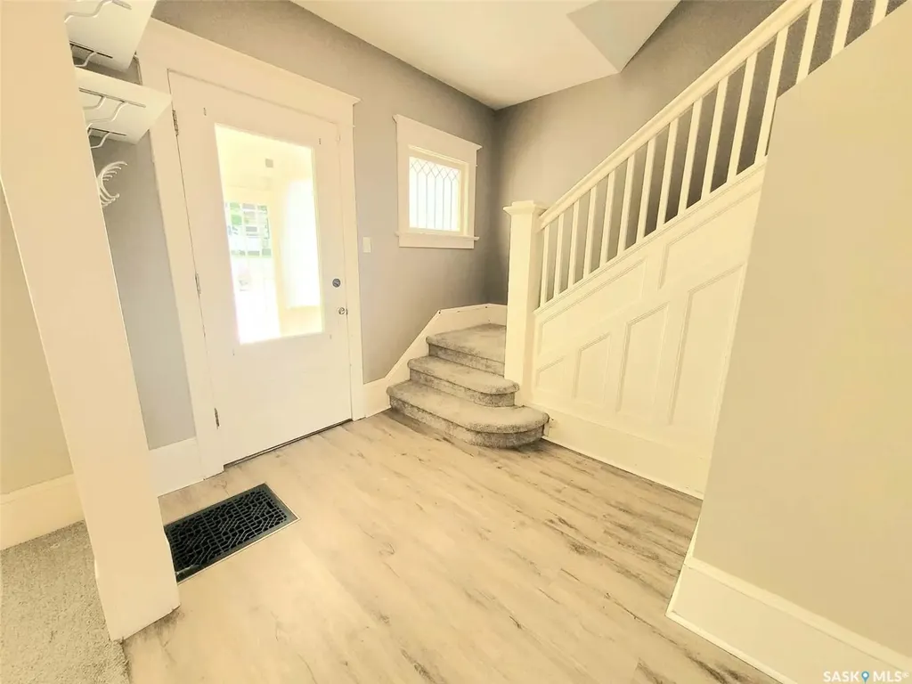 1069 Clifton Avenue Moose Jaw SK S6H 3L3