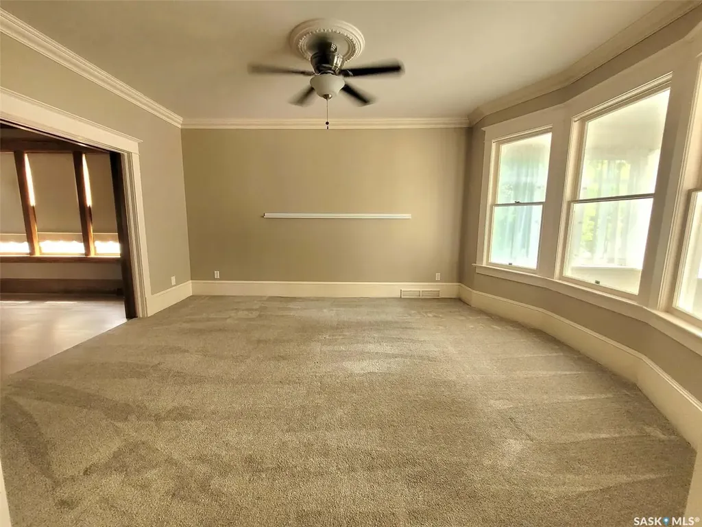 1069 Clifton Avenue Moose Jaw SK S6H 3L3
