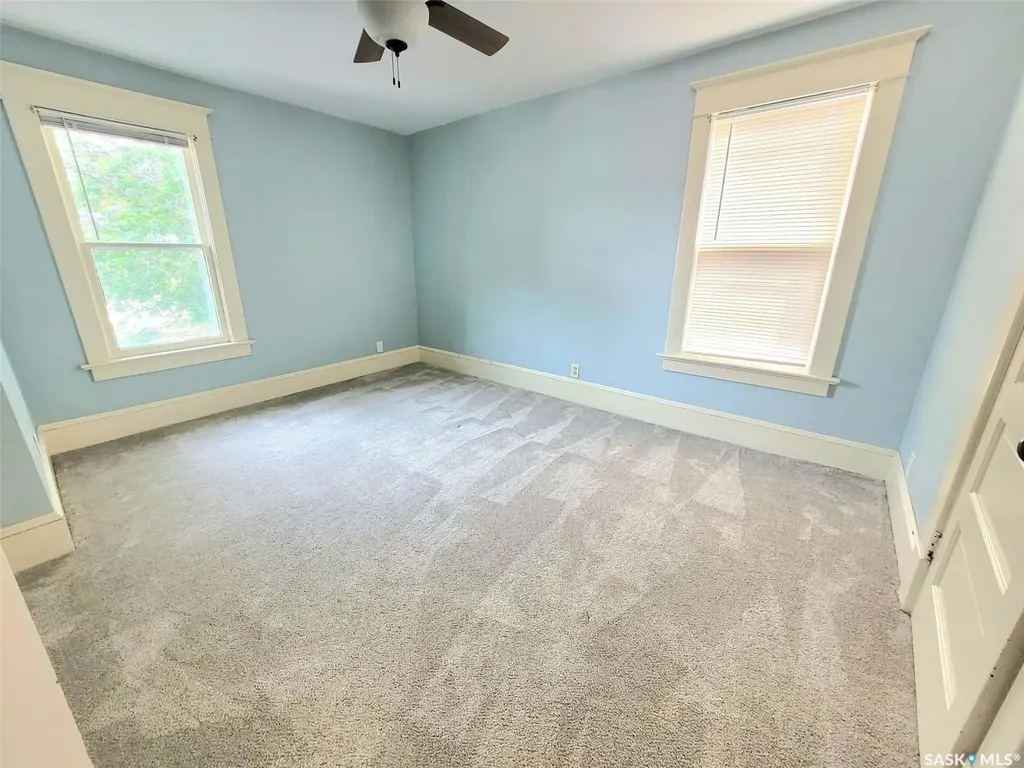 1069 Clifton Avenue Moose Jaw SK S6H 3L3