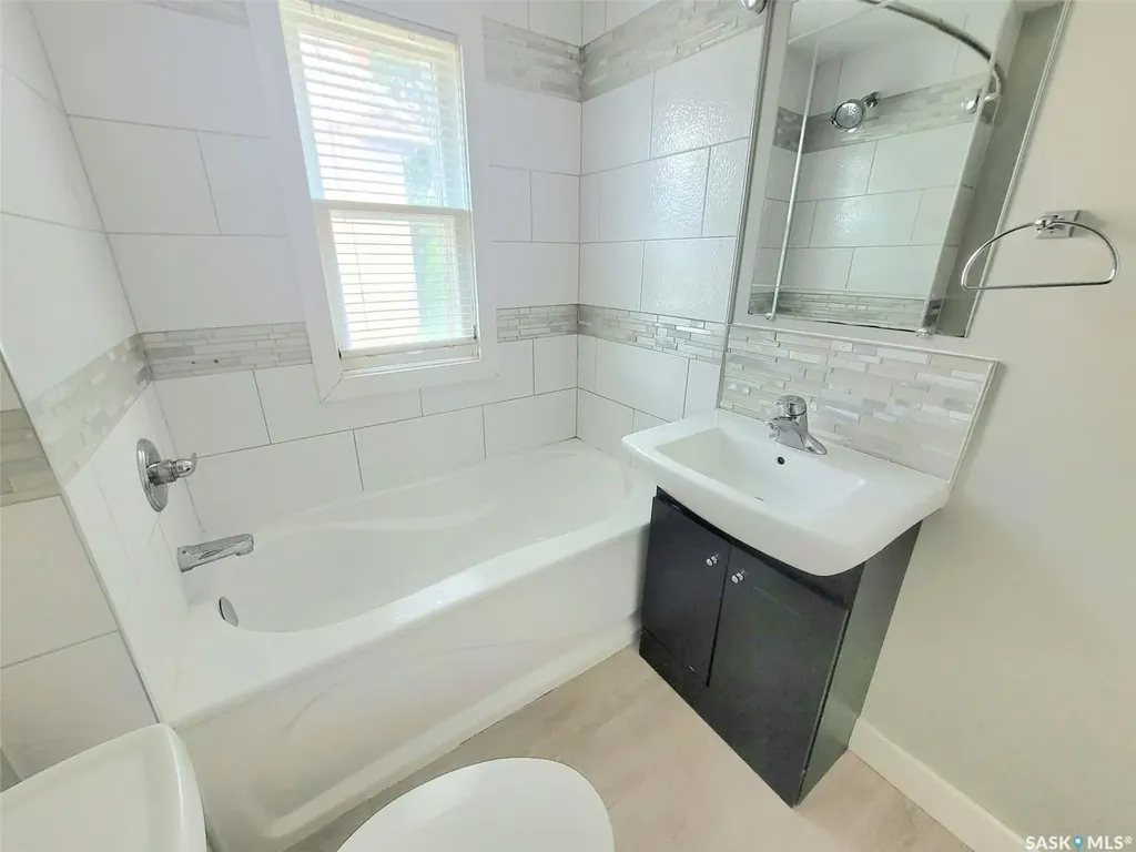 1069 Clifton Avenue Moose Jaw SK S6H 3L3