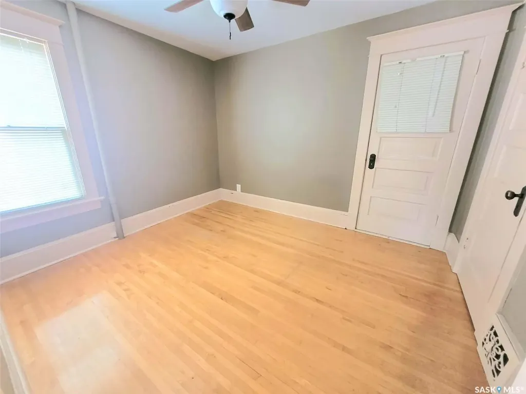 1069 Clifton Avenue Moose Jaw SK S6H 3L3
