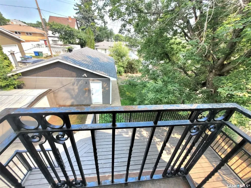 1069 Clifton Avenue Moose Jaw SK S6H 3L3