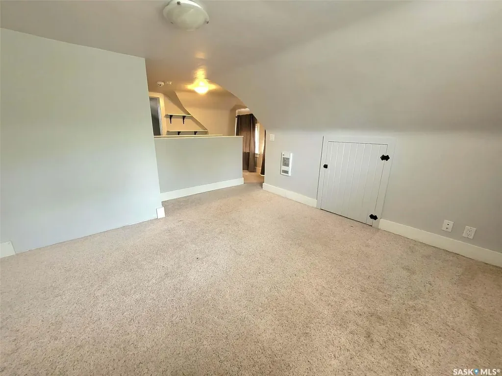 1069 Clifton Avenue Moose Jaw SK S6H 3L3