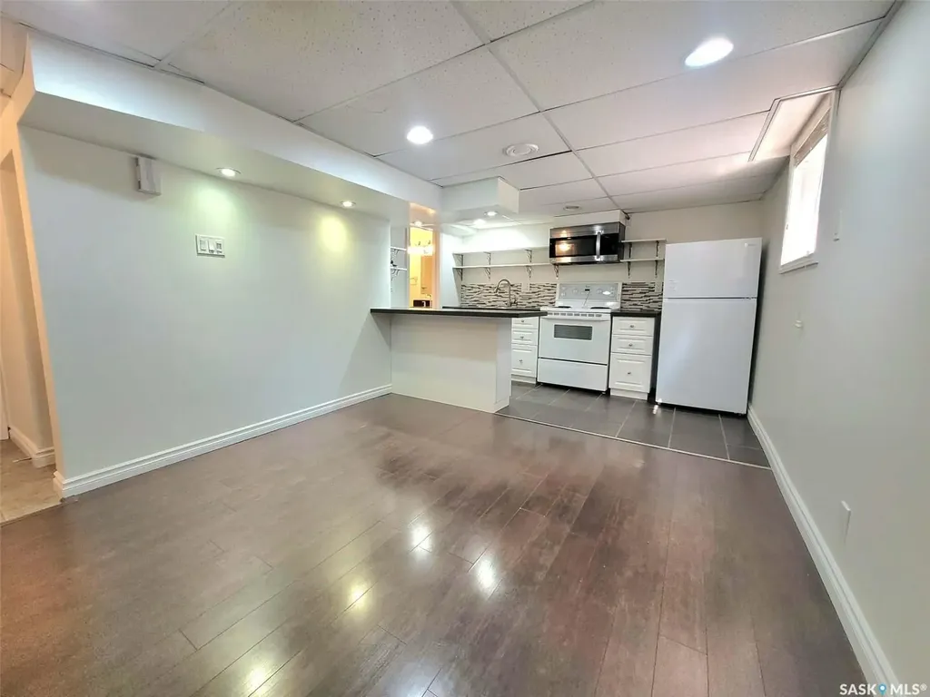 1069 Clifton Avenue Moose Jaw SK S6H 3L3