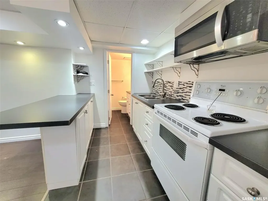 1069 Clifton Avenue Moose Jaw SK S6H 3L3
