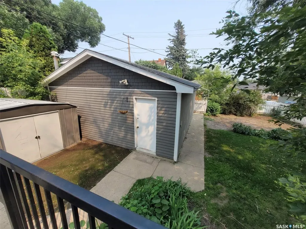 1069 Clifton Avenue Moose Jaw SK S6H 3L3