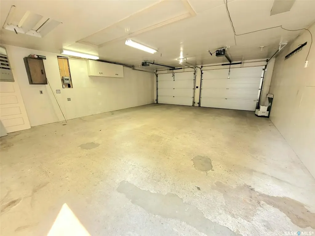 1069 Clifton Avenue Moose Jaw SK S6H 3L3