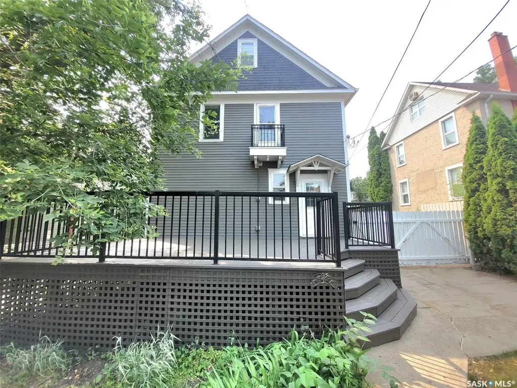 1069 Clifton Avenue Moose Jaw SK S6H 3L3