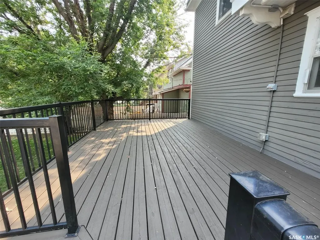1069 Clifton Avenue Moose Jaw SK S6H 3L3