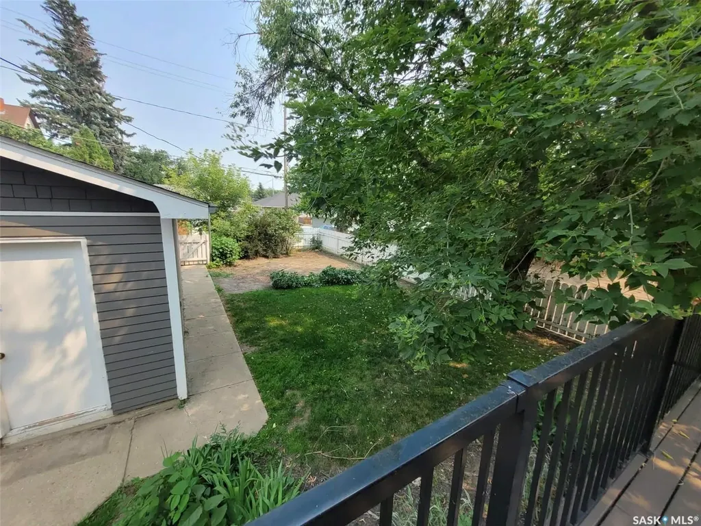 1069 Clifton Avenue Moose Jaw SK S6H 3L3