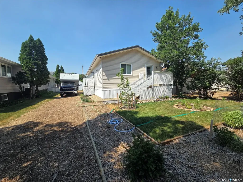 113 Hood Street Maple Creek SK S0N 1N0