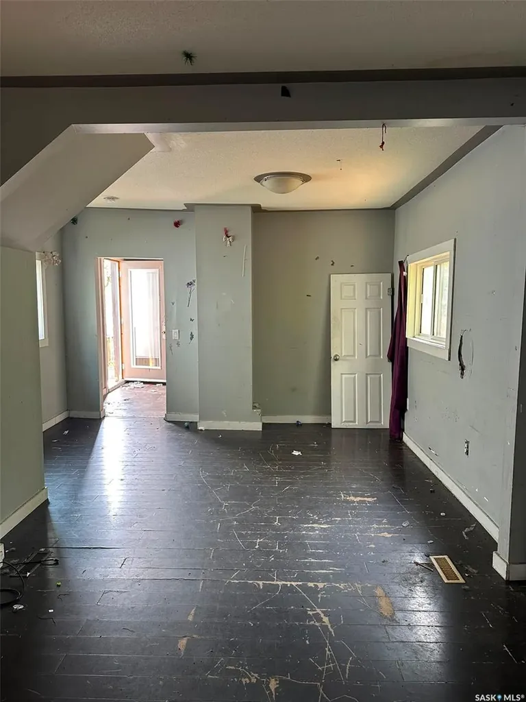 619 L Avenue S Saskatoon SK S7M 2H6