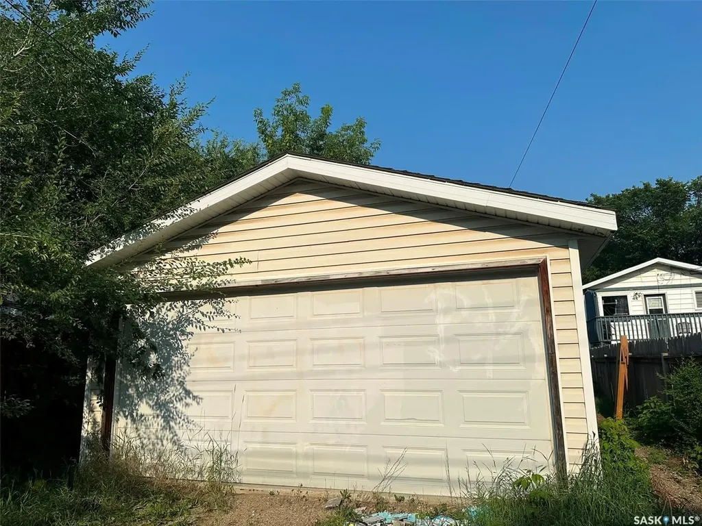 619 L Avenue S Saskatoon SK S7M 2H6