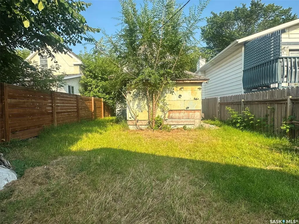 619 L Avenue S Saskatoon SK S7M 2H6