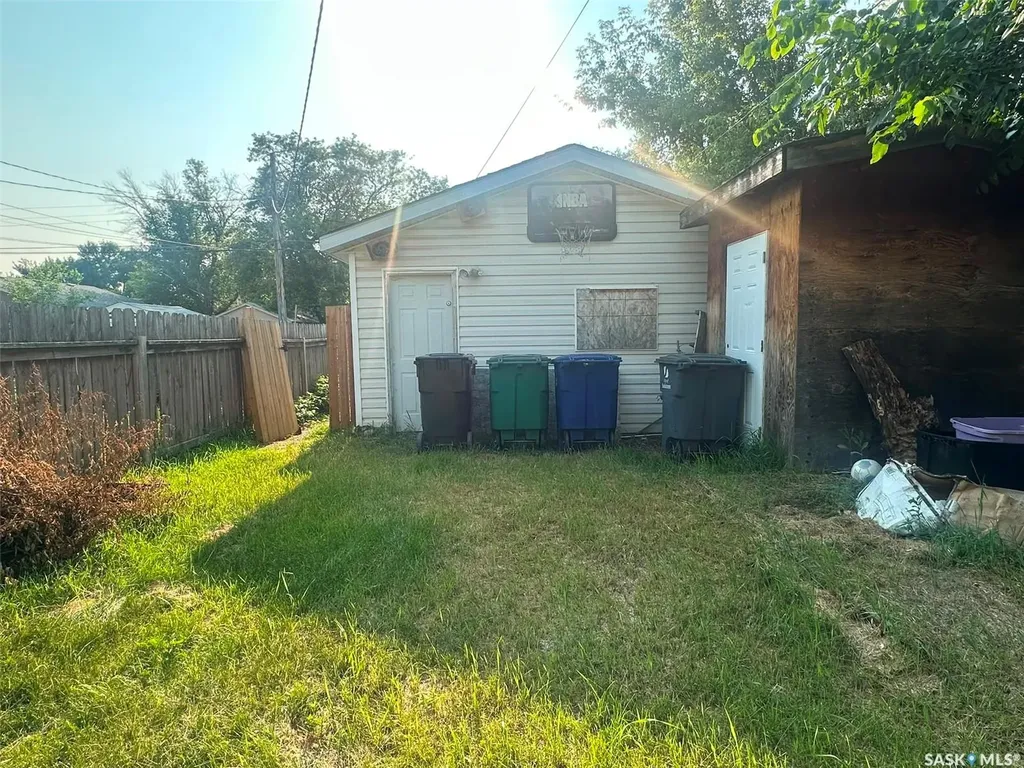 619 L Avenue S Saskatoon SK S7M 2H6