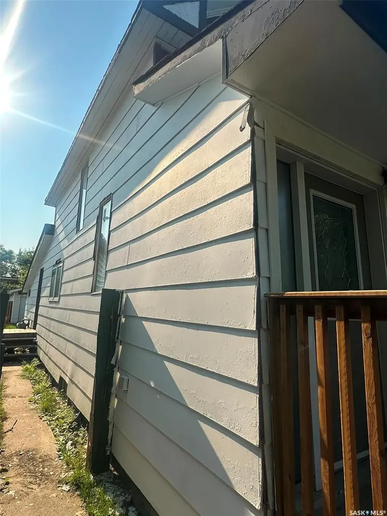 619 L Avenue S Saskatoon SK S7M 2H6
