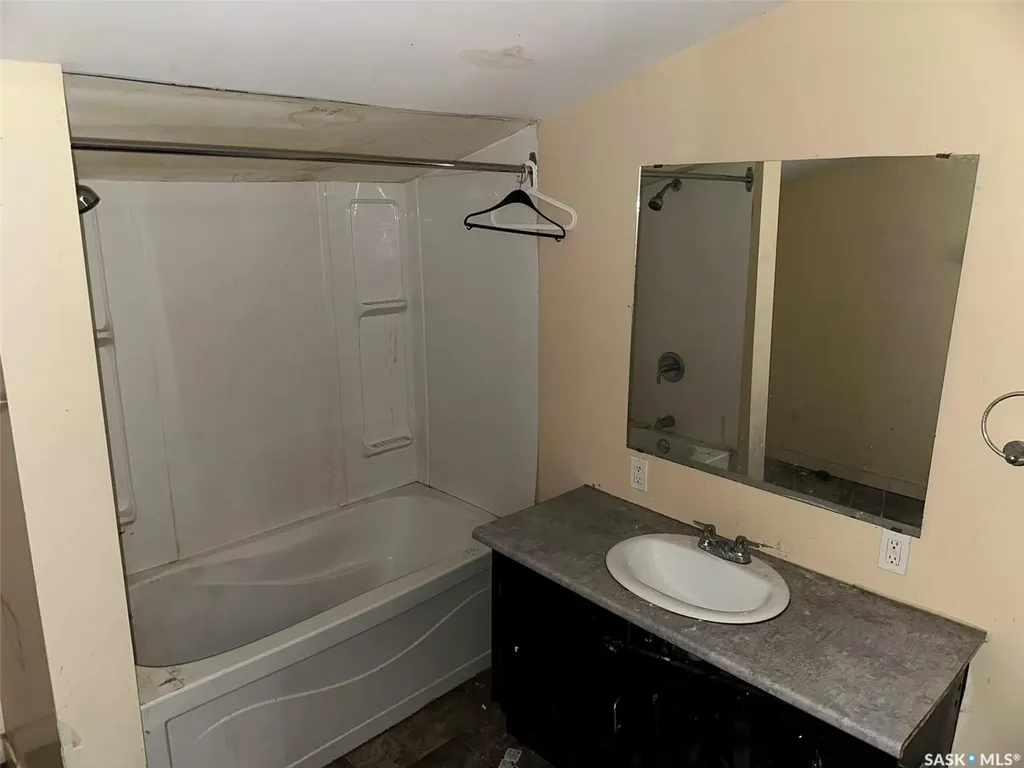 619 L Avenue S Saskatoon SK S7M 2H6