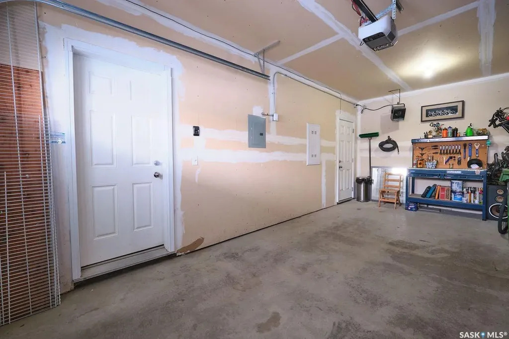 5625 Aerodrome Road Regina SK S4W 0M3