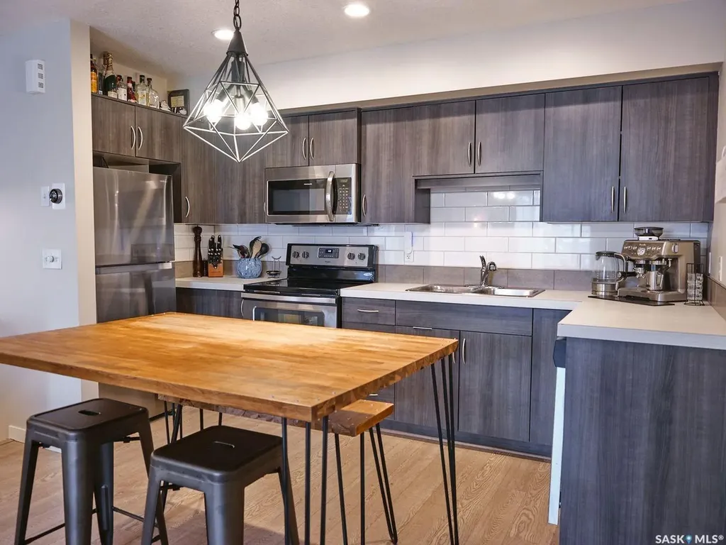 5625 Aerodrome Road Regina SK S4W 0M3